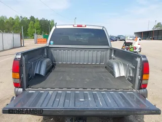 2006 GMC Sierra 1500 SLE1 z VIN 2GTEC13Z461264557, wystawiony jako IAAI lot #41998015 z przebiegiem 191 513 mil mil oraz . Historia ofert i sprzedaży dostępna na DreamBid. Obrazek 17.