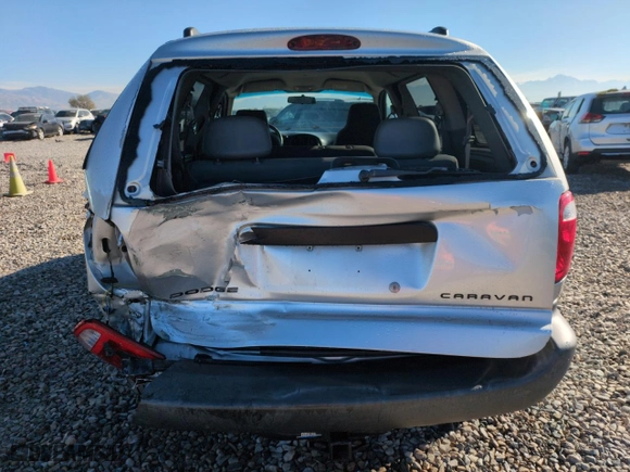 2005 Dodge Caravan SE with VIN 1D4GP25R45B289752, listed as a Copart auction lot 79142764 with 211,956 mi miles and Salvage Title. Bid and sale history available at carsss.com. Image 6.