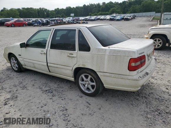 1998 Volvo S70 z VIN YV1LS5640W2431881, wystawiony jako Copart lot #53925195 z przebiegiem Nie podano mil oraz Czysty tytuł • Clean title. Historia ofert i sprzedaży dostępna na DreamBid. Obrazek 2.