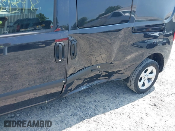 2022 Ram ProMaster City Cargo Tradesman z VIN ZFBHRFAB2N6Y42860, wystawiony jako IAAI lot #40139398 z przebiegiem 13 863 mil mil oraz . Historia ofert i sprzedaży dostępna na DreamBid. Obrazek 6.