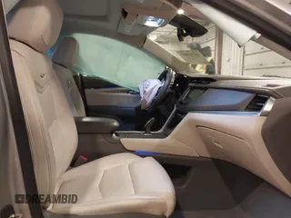 2017 Cadillac XT5 Premium Luxury AWD with VIN 1GYKNERS1HZ282954, listed as a IAAI auction lot 41217097 with 63,154 mi miles. Bid and sale history available at carsss.com. Image 5.