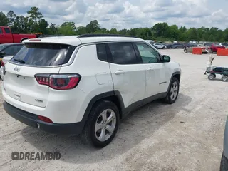 2018 Jeep Compass Latitude with VIN 3C4NJCBB3JT125517, listed as a IAAI auction lot 42132890 with 155,746 mi miles. Bid and sale history available at carsss.com. Image 4.