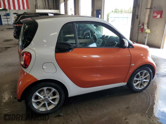 2018 Smart fortwo Pure with VIN WMEFJ9BA6JK270276, listed as a Copart auction lot 64037285 with 47,377 mi miles and Clean title. Bid and sale history available at DreamBid. Image 3.