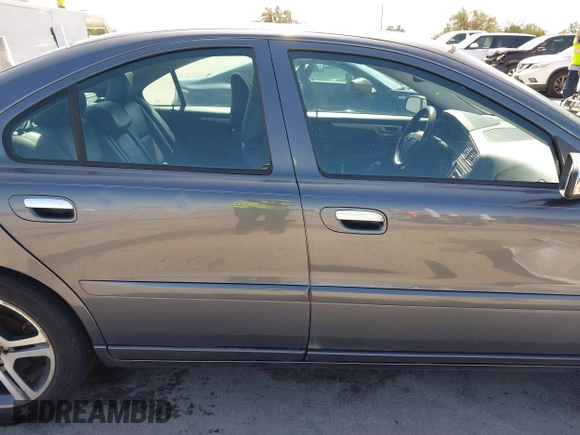 2006 Volvo S60 2.4L Turbo with VIN YV1RS547662555872, listed as a IAAI auction lot 41725749 with 137,641 mi miles. Bid and sale history available at carsss.com. Image 13.