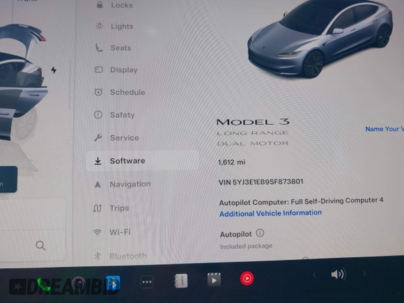 2025 Tesla Model 3 Long Range z VIN 5YJ3E1EB9SF873801, wystawiony jako IAAI lot #42141255 z przebiegiem 1612 mil mil oraz . Historia ofert i sprzedaży dostępna na DreamBid. Obrazek 7.
