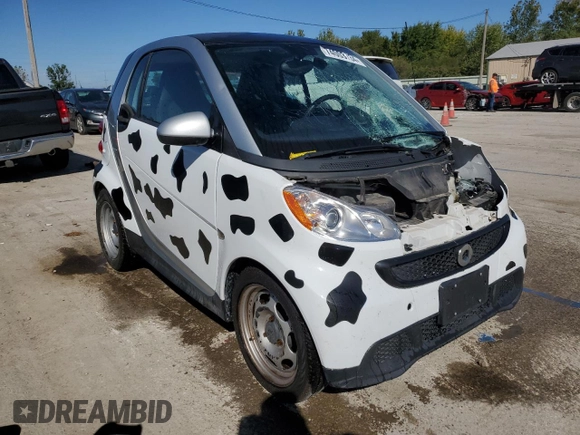 2013 Smart fortwo Pure z VIN WMEEJ3BA5DK694853, wystawiony jako Copart lot #74003734 z przebiegiem 27 720 mil mil oraz Szkoda całkowita • Salvage title. Historia ofert i sprzedaży dostępna na DreamBid. Obrazek 4.