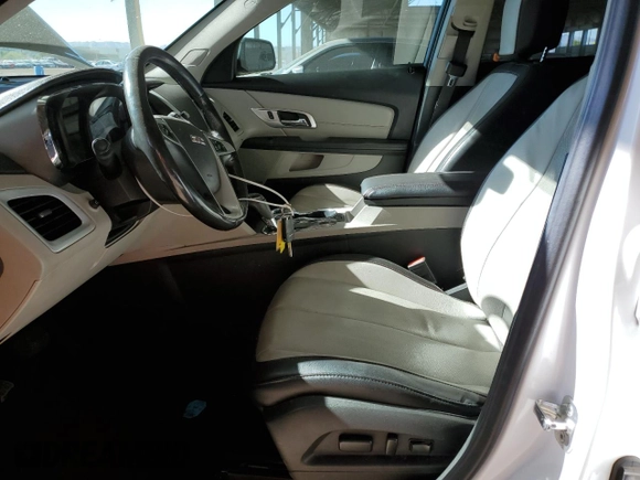 2017 GMC Terrain SLT z VIN 2GKFLPE36H6110300, wystawiony jako Copart lot #55050375 z przebiegiem 156 862 mil mil oraz Szkoda całkowita • Salvage title. Historia ofert i sprzedaży dostępna na DreamBid. Obrazek 7.