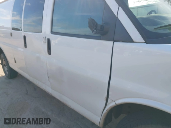 2014 GMC Savana Cargo z VIN 1GTW7GCA2E1169201, wystawiony jako IAAI lot #41648525 z przebiegiem 462 975 mil mil oraz . Historia ofert i sprzedaży dostępna na DreamBid. Obrazek 17.