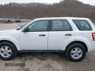 2010 Ford Escape XLS z VIN 1FMCU9C7XAKC89999, wystawiony jako IAAI lot #41506494 z przebiegiem 242 078 mil mil oraz . Historia ofert i sprzedaży dostępna na DreamBid. Obrazek 14.