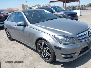 2013 Mercedes-Benz C 350 Sport с VIN WDDGF5HB9DA845290, выставлен на аукционе IAAI как лот 42505364 с пробегом 131 312 миль миль и . История ставок и продаж доступна на DreamBid. Изображение 1.