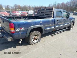 2002 Chevrolet Silverado 2500HD LS with VIN 1GCHK23U52F128404, listed as a IAAI auction lot 42079138 with 153,613 mi miles. Bid and sale history available at carsss.com. Image 4.