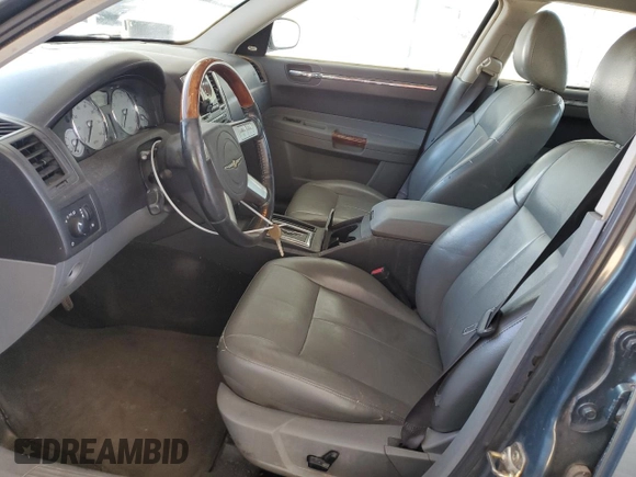 2005 Chrysler 300 Touring z VIN 2C3JA53G65H574021, wystawiony jako Copart lot #70073414 z przebiegiem 291 219 mil mil oraz Szkoda całkowita • Salvage title. Historia ofert i sprzedaży dostępna na DreamBid. Obrazek 7.
