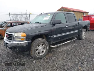 2005 GMC Sierra 1500 SLT z VIN 2GTEK13T351137747, wystawiony jako IAAI lot #41912153 z przebiegiem 247 344 mil mil oraz . Historia ofert i sprzedaży dostępna na DreamBid. Obrazek 2.