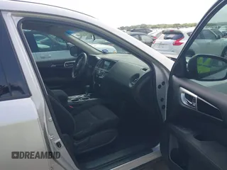 2014 Nissan Pathfinder Platinum with VIN 5N1AR2MN3EC715979, listed as a IAAI auction lot 42674730 with 131,156 mi miles and . Bid and sale history available at DreamBid. Image 5.