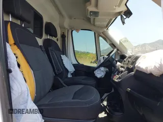 2014 Ram ProMaster Cargo z VIN 3C6TRVAG3EE112325, wystawiony jako IAAI lot #42352470 z przebiegiem 165 564 mil mil oraz . Historia ofert i sprzedaży dostępna na DreamBid. Obrazek 5.
