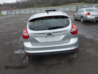 2012 Ford Focus SE z VIN 1FAHP3K27CL152803, wystawiony jako IAAI lot #42058556 z przebiegiem 181 717 mil mil oraz . Historia ofert i sprzedaży dostępna na DreamBid. Obrazek 16.