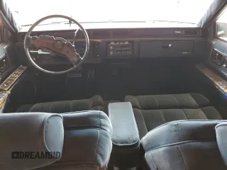 1986 Cadillac DeVille z VIN 1G6CD6982G4356663, wystawiony jako Copart lot #56716825 z przebiegiem 111 583 mil mil oraz Tytuł czysty. Historia ofert i sprzedaży dostępna na DreamBid. Obrazek 8.