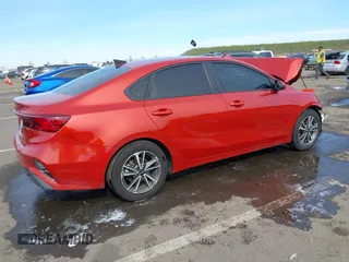 2022 Kia Forte LXS with VIN 3KPF24AD8NE466318, listed as a IAAI auction lot 41567083 with 60,633 mi miles. Bid and sale history available at carsss.com. Image 4.