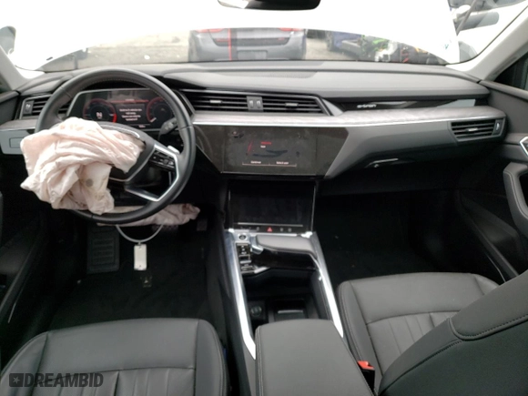 2021 Audi e-tron Premium Plus with VIN WA1LAAGE0MB005804, listed as a Copart auction lot 42646673 with 6,023 mi miles. Bid and sale history available at carsss.com. Image 8.