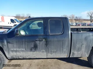 2010 Chevrolet Silverado 1500 LT with VIN 1GCSKSE30AZ155615, listed as a IAAI auction lot 41659313 with 393,978 mi miles. Bid and sale history available at carsss.com. Image 14.