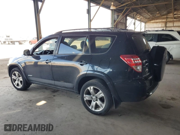 2010 Toyota RAV4 Sport z VIN 2T3RF4DV2AW028639, wystawiony jako Copart lot #63523175 z przebiegiem 144 703 mil mil oraz Czysty tytuł • Clean title. Historia ofert i sprzedaży dostępna na DreamBid. Obrazek 2.
