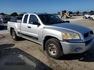2007 Mitsubishi Raider LS z VIN 1Z7HC22K67S184917, wystawiony jako Copart lot #77839434 z przebiegiem 189 072 mil mil oraz Czysty tytuł • Clean title. Historia ofert i sprzedaży dostępna na DreamBid. Obrazek 4.