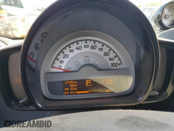2014 Smart fortwo Passion z VIN WMEEJ9AA6EK792201, wystawiony jako Copart lot #74756574 z przebiegiem 17 282 mil mil oraz Szkody całkowita. Historia ofert i sprzedaży dostępna na DreamBid. Obrazek 9.