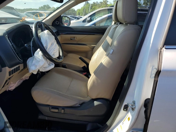 2017 Mitsubishi Outlander SE z VIN JA4AD3A38HZ005421, wystawiony jako Copart lot #55303005 z przebiegiem Nie podano mil oraz Szkoda całkowita • Salvage title. Historia ofert i sprzedaży dostępna na DreamBid. Obrazek 7.