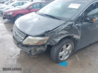 2011 Honda Odyssey Touring with VIN 5FNRL5H95BB007514, listed as a IAAI auction lot 41402516 with 281,032 mi miles. Bid and sale history available at carsss.com. Image 6.