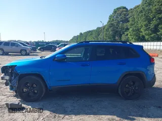2018 Jeep Cherokee Latitude z VIN 1C4PJLCX1JD528145, wystawiony jako IAAI lot #42618916 z przebiegiem 146 768 mil mil oraz . Historia ofert i sprzedaży dostępna na DreamBid. Obrazek 14.