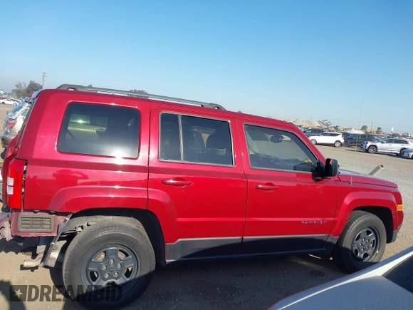 2016 Jeep Patriot Sport SE z VIN 1C4NJPBA8GD711742, wystawiony jako IAAI lot #42229302 z przebiegiem 122 732 mil mil oraz . Historia ofert i sprzedaży dostępna na DreamBid. Obrazek 14.