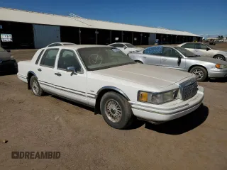 1994 Lincoln Town Car Signature z VIN 1LNLM82W3RY633555, wystawiony jako Copart lot #81430533 z przebiegiem 202 350 mil mil oraz Czysty tytuł • Clean title. Historia ofert i sprzedaży dostępna na DreamBid. Obrazek 4.