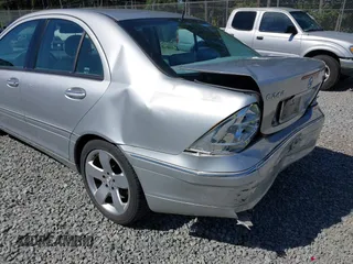 2001 Mercedes-Benz C 230/260/280/320 z VIN WDBRF61J51F013288, wystawiony jako IAAI lot #42322128 z przebiegiem Nie podano mil oraz . Historia ofert i sprzedaży dostępna na DreamBid. Obrazek 6.