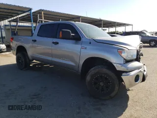 2013 Toyota Tundra с VIN 5TFDY5F10DX284847, выставлен на аукционе Copart как лот 52356135 с пробегом 80 774 миль миль и Списание • Salvage title. История ставок и продаж доступна на DreamBid. Изображение 4.