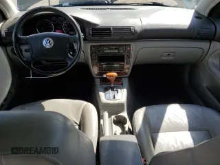 2002 Volkswagen Passat GLX z VIN WVWTH63B72P066013, wystawiony jako Copart lot #53750585 z przebiegiem 114 175 mil mil oraz Szkoda całkowita • Salvage title. Historia ofert i sprzedaży dostępna na DreamBid. Obrazek 8.