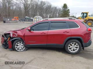 2015 Jeep Cherokee Latitude with VIN 1C4PJMCS6FW594812, listed as a IAAI auction lot 41709068 with 125,232 mi miles. Bid and sale history available at carsss.com. Image 14.