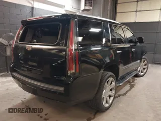 2017 Cadillac Escalade Luxury z VIN 1GYS4BKJXHR357489, wystawiony jako IAAI lot #39243523 z przebiegiem 60 265 mil mil oraz . Historia ofert i sprzedaży dostępna na DreamBid. Obrazek 4.