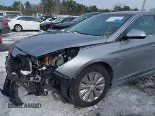 2016 Hyundai Sonata SE with VIN KMHE24L11GA036436, listed as a IAAI auction lot 41463969 with Not Provided miles and . Bid and sale history available at carsss.com. Image 16.