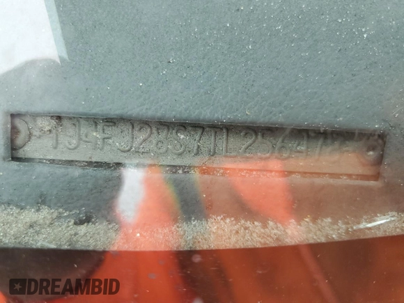 1996 Jeep Cherokee SE z VIN 1J4FJ28S7TL256478, wystawiony jako Copart lot #47164985 z przebiegiem 195 800 mil mil oraz Nie do naprawy • Non repairable. Historia ofert i sprzedaży dostępna na DreamBid. Obrazek 12.
