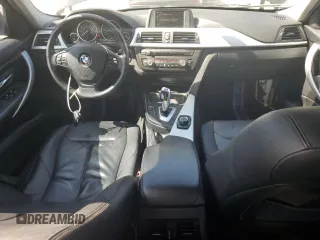2013 BMW 3 Series 328i z VIN WBA3C1C58DF437018, wystawiony jako Copart lot #52147355 z przebiegiem 161 247 mil mil oraz Szkody całkowita. Historia ofert i sprzedaży dostępna na DreamBid. Obrazek 8.