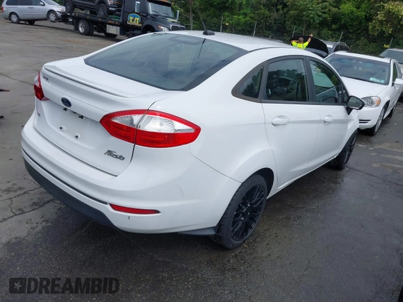 2019 Ford Fiesta SE z VIN 3FADP4BJ2KM143337, wystawiony jako IAAI lot #42179937 z przebiegiem 124 078 mil mil oraz . Historia ofert i sprzedaży dostępna na DreamBid. Obrazek 4.