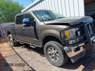 2017 Ford F-250 Lariat z VIN 1FT7W2BTXHEB51281, wystawiony jako IAAI lot #42094810 z przebiegiem 120 633 mil mil oraz . Historia ofert i sprzedaży dostępna na DreamBid. Obrazek 13.