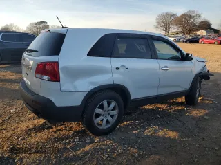 2012 Kia Sorento LX with VIN 5XYKTCA61CG221271, listed as a Copart auction lot 86444314 with 146,095 mi miles and Salvage Title. Bid and sale history available at carsss.com. Image 3.