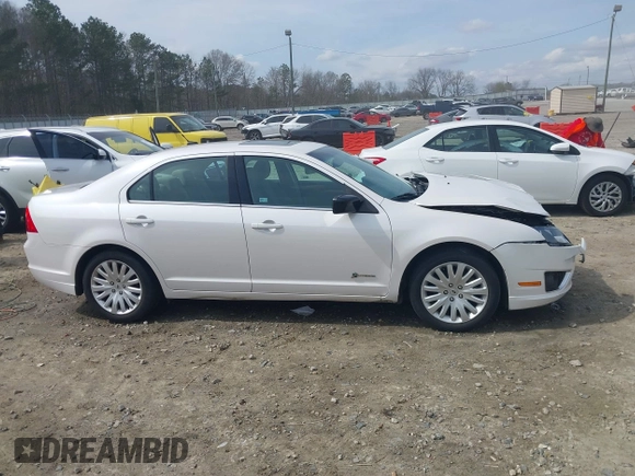 2010 Ford Fusion Hybrid with VIN 3FADP0L33AR392806, listed as a IAAI auction lot 41811194 with 131,627 mi miles. Bid and sale history available at carsss.com. Image 13.