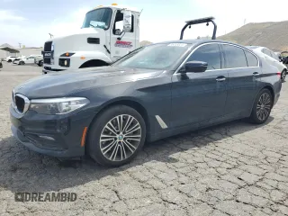 2018 BMW 5 Series 540i z VIN WBAJE5C54JG917667, wystawiony jako Copart lot #56655625 z przebiegiem 99 236 mil mil oraz Czysty tytuł • Clean title. Historia ofert i sprzedaży dostępna na DreamBid. Obrazek 1.