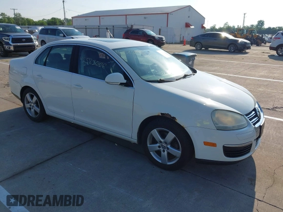 2008 Volkswagen Jetta SE z VIN 3VWRM71K38M188426, wystawiony jako IAAI lot #42581006 z przebiegiem 176 747 mil mil oraz . Historia ofert i sprzedaży dostępna na DreamBid. Obrazek 1.