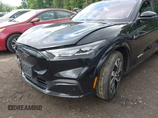2021 Ford Mustang Mach-E Premium с VIN 3FMTK3SU7MMA58565, выставлен на аукционе IAAI как лот 42236883 с пробегом 81 463 миль миль и . История ставок и продаж доступна на DreamBid. Изображение 6.