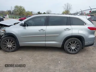 2018 Toyota Highlander SE with VIN 5TDJZRFH3JS903348, listed as a IAAI auction lot 42132056 with 115,384 mi miles and . Bid and sale history available at DreamBid. Image 15.