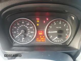 2006 BMW 3 Series 330i z VIN WBAVB33596PS17102, wystawiony jako Copart lot #48382725 z przebiegiem 171 280 mil mil oraz Szkoda całkowita • Salvage title. Historia ofert i sprzedaży dostępna na DreamBid. Obrazek 9.