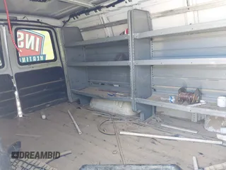 2017 GMC Savana Cargo z VIN 1GTW7AFF8H1906054, wystawiony jako IAAI lot #42131056 z przebiegiem 150 000 mil mil oraz . Historia ofert i sprzedaży dostępna na DreamBid. Obrazek 8.
